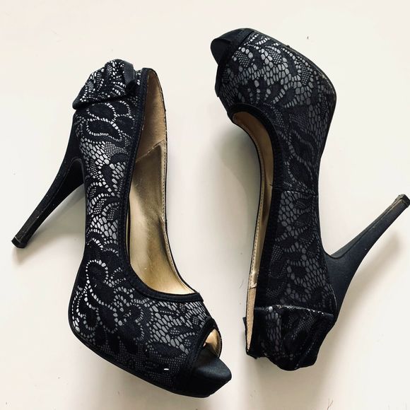 Steve Madden Shoes - Steve Madden P-Dawn Black Lace Satin Heels